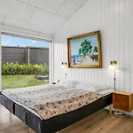 Sigrun - 300m From The Sea By Interhome